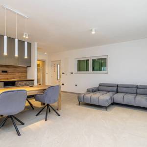 OTOK KRK, MALINSKA - Rustikalna villa s bazenom i pogledom na more