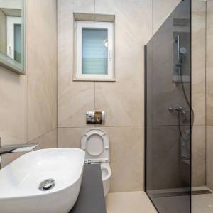 OTOK KRK, MALINSKA - Rustikalna villa s bazenom i pogledom na more