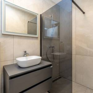 OTOK KRK, MALINSKA - Rustikalna villa s bazenom i pogledom na more