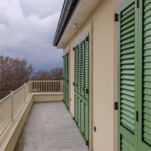 OTOK KRK, MALINSKA - Rustikalna villa s bazenom i pogledom na more