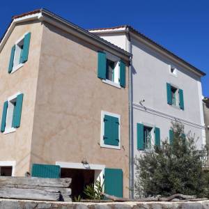 OTOK KRK, MALINSKA - Šarmantna kamena kuća s bazenom