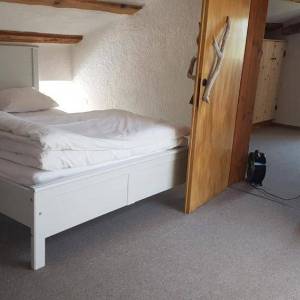 OTOK KRK, MALINSKA - Šarmantna kamena kuća s bazenom