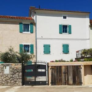 OTOK KRK, MALINSKA - Šarmantna kamena kuća s bazenom