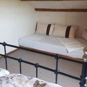 OTOK KRK, MALINSKA - Šarmantna kamena kuća s bazenom