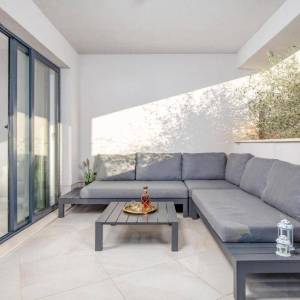 OTOK KRK, MALINSKA - Vila prvi red do mora