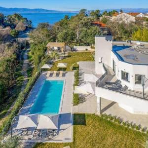 OTOK KRK, MALINSKA - Vila prvi red do mora