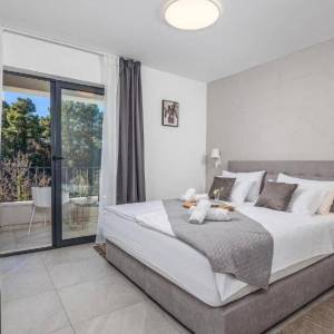 OTOK KRK, MALINSKA - Vila prvi red do mora