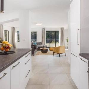 OTOK KRK, MALINSKA - Vila prvi red do mora