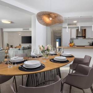 OTOK KRK, MALINSKA - Vila prvi red do mora