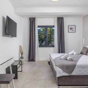 OTOK KRK, MALINSKA - Vila prvi red do mora