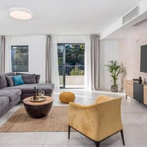 OTOK KRK, MALINSKA - Vila prvi red do mora