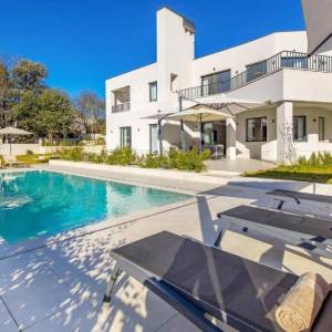 OTOK KRK, MALINSKA - Vila prvi red do mora