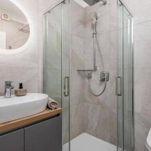 OTOK KRK, MALINSKA - Vila prvi red do mora