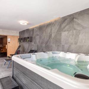 OTOK KRK, MALINSKA - Vila prvi red do mora