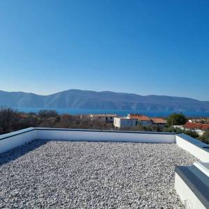 OTOK KRK - Moderna dvojna kuća s bazenom i pogledom na more