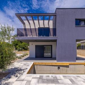 OTOK KRK - Moderna luksuzna vila s bazenom i pogledom na more