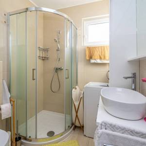 OTOK KRK, NJIVICE - Apartman s dvije terase blizu mora