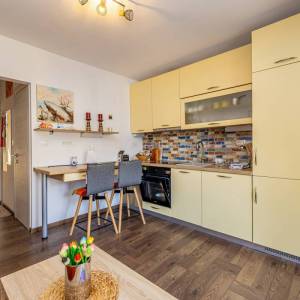 OTOK KRK, NJIVICE - Apartman s dvije terase blizu mora