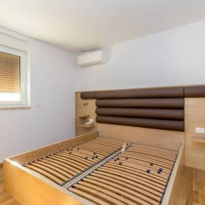 OTOK KRK, NJIVICE - Apartman u prizemlju s okućnicom 