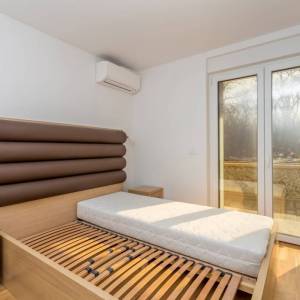 OTOK KRK, NJIVICE - Apartman u prizemlju s okućnicom 