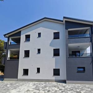 Otok Krk, okolica Dobrinja - Apartman u novogradnji s bazenom