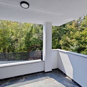 Otok Krk, okolica Dobrinja - Apartman u novogradnji s bazenom