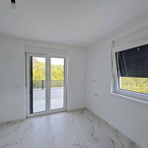 Otok Krk, okolica Dobrinja - Apartman u novogradnji s bazenom