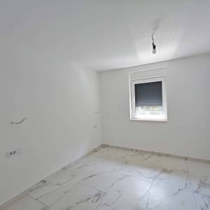 Otok Krk, okolica Dobrinja - Apartman u novogradnji s bazenom