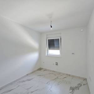 Otok Krk, okolica Dobrinja - Dvosobni apartman s bazenom u novogradnji