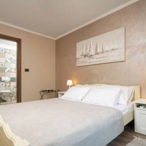 Otok Krk, okolica Dobrinja - kamena vila s bazenom