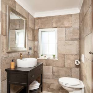 Otok Krk, okolica Dobrinja - kamena vila s bazenom