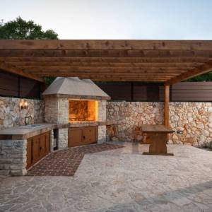 Otok Krk, okolica Dobrinja - kamena vila s bazenom