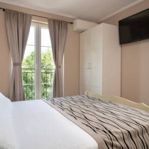 Otok Krk, okolica Dobrinja - kamena vila s bazenom