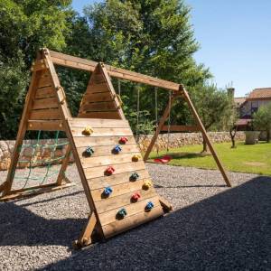 Otok Krk, okolica Dobrinja - kamena vila s bazenom