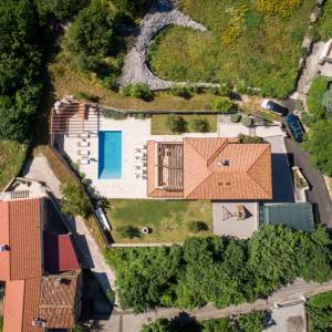 Otok Krk, okolica Dobrinja - kamena vila s bazenom