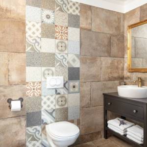 Otok Krk, okolica Dobrinja - kamena vila s bazenom