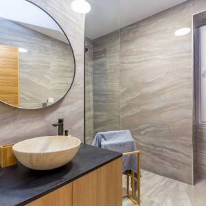 OTOK KRK, okolica DOBRINJA - Dvojna kamena kuća s bazenom