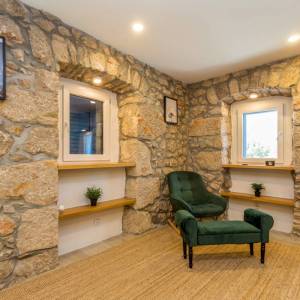 OTOK KRK, okolica DOBRINJA - Dvojna kamena kuća s bazenom