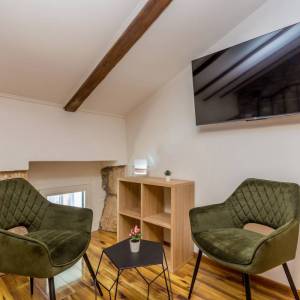 OTOK KRK, okolica DOBRINJA - Dvojna kamena kuća s bazenom