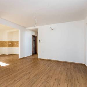 OTOK KRK, okolica Dobrinja - Kuća s bazenom i lijepo uređenom okućnicom