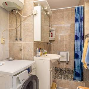 OTOK KRK, OKOLICA GRADA KRKA - kuća s bazenom s prekrasnom okućnicom