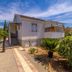 OTOK KRK, OKOLICA GRADA KRKA - kuća s bazenom s prekrasnom okućnicom