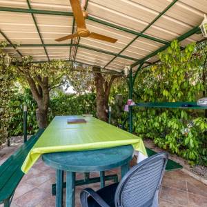 OTOK KRK, OKOLICA GRADA KRKA - kuća s bazenom s prekrasnom okućnicom