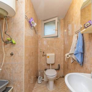 OTOK KRK, OKOLICA GRADA KRKA - kuća s bazenom s prekrasnom okućnicom