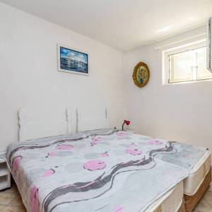 OTOK KRK, OKOLICA GRADA KRKA - kuća s bazenom s prekrasnom okućnicom