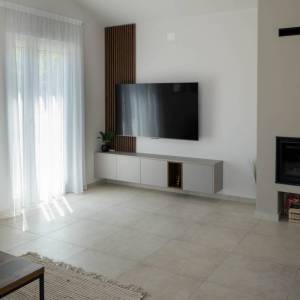 OTOK KRK, okolica grada Krka - Luksuzna vila u novogradnji na mirnoj lokaciji