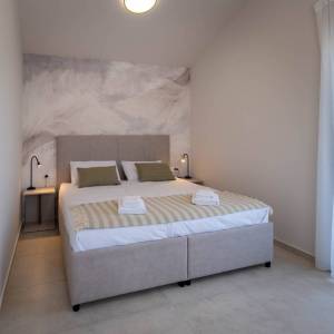 OTOK KRK, okolica grada Krka - Luksuzna vila u novogradnji na mirnoj lokaciji