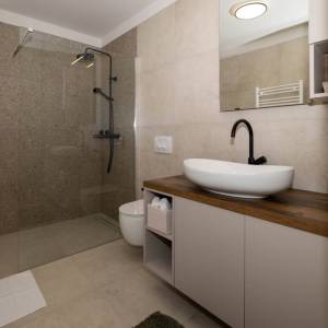 OTOK KRK, okolica grada Krka - Luksuzna vila u novogradnji na mirnoj lokaciji