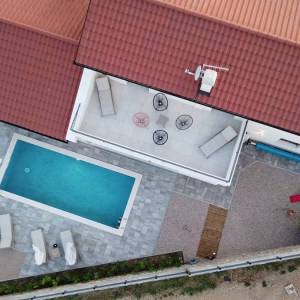 OTOK KRK, okolica grada Krka - Luksuzna vila u novogradnji na mirnoj lokaciji