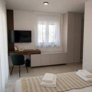 OTOK KRK, okolica grada Krka - Luksuzna vila u novogradnji na mirnoj lokaciji